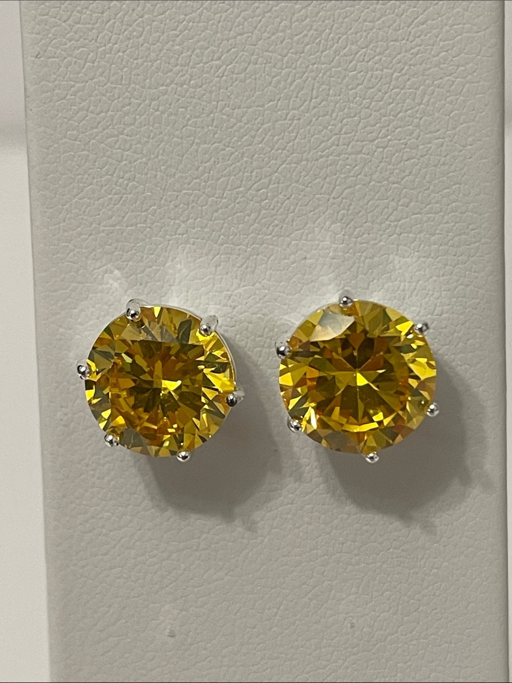 Vintage Joan Rivers Classics Collection Silver-Tone 10mm Canary Stud Earrings